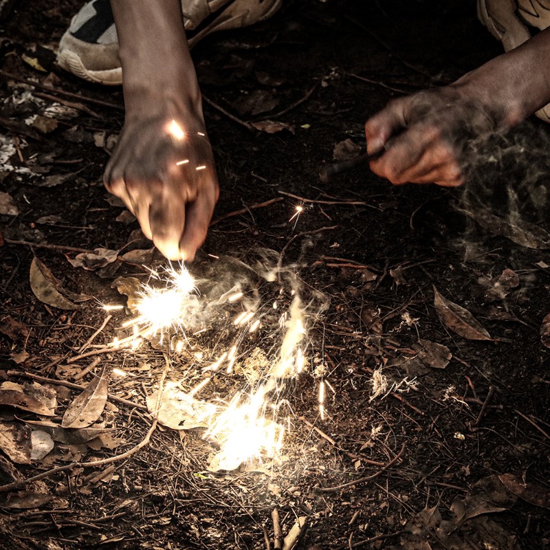 مجموعة أدوات إشعال النار للتخي - مراجعة Magnesium Fire Starter وسعره